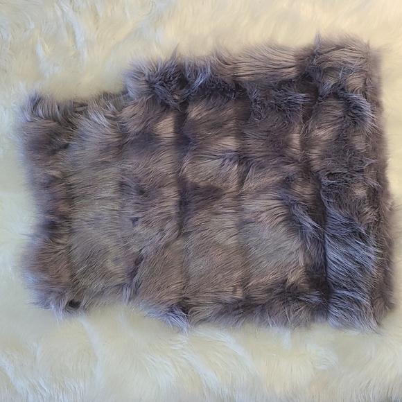 Faux Fur Vest - Picture 2 of 3